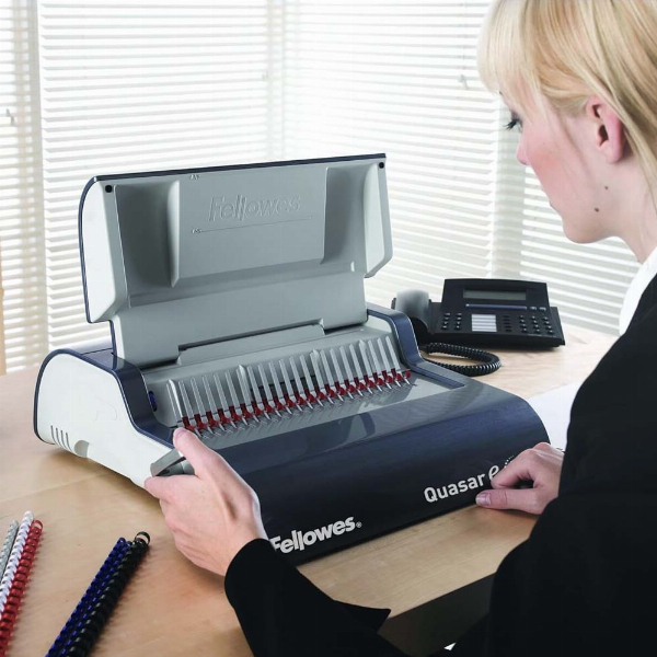 Imagem adicional do produto ENCADERNADORA ESPIRAL PL&Aacute;STICO EL&Eacute;TRICA 500FOLHAS